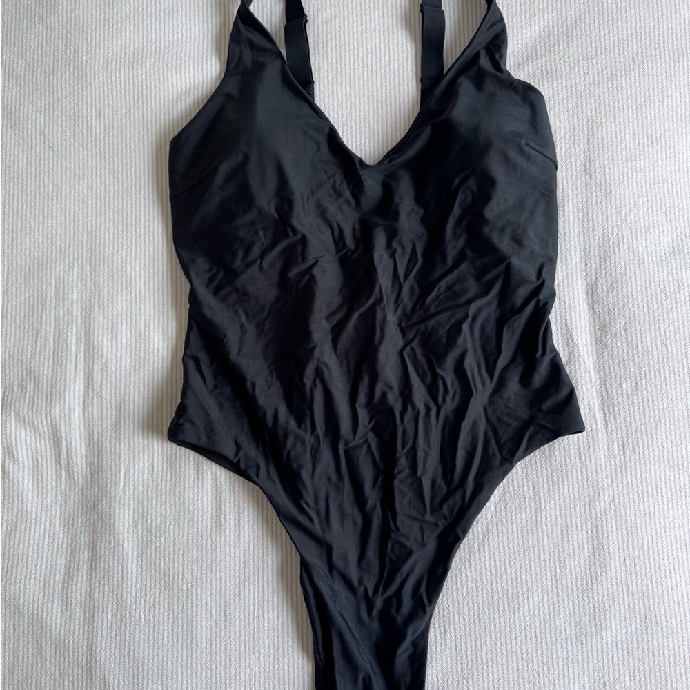 Black V-Neck Bathing Suit 💃🏻